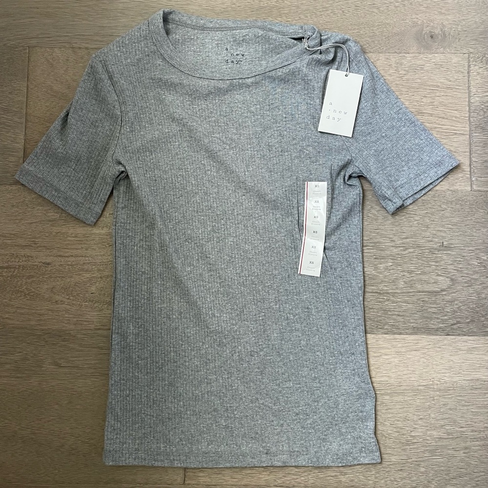 Fitted Ribbed Grey Tee